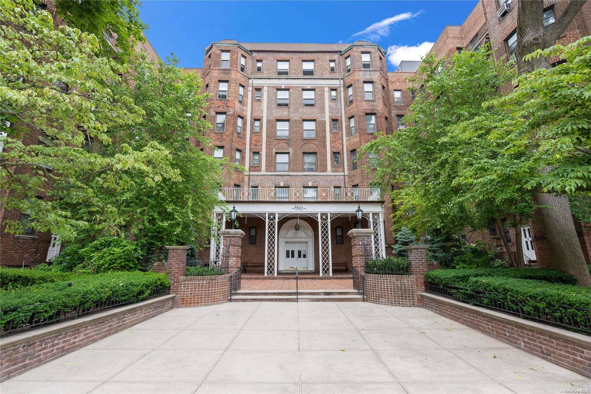 Kew Gardens, NY 11415,84-51 Beverly RD #4M