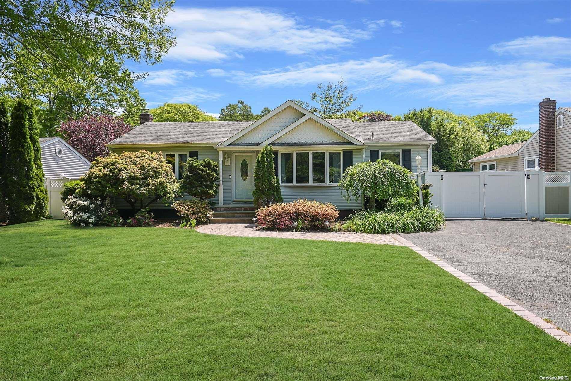 East Northport, NY 11731,12 Allerton AVE