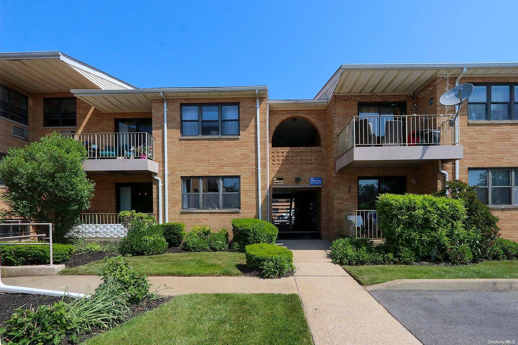 Freeport, NY 11520,49 Hampton PL #14C