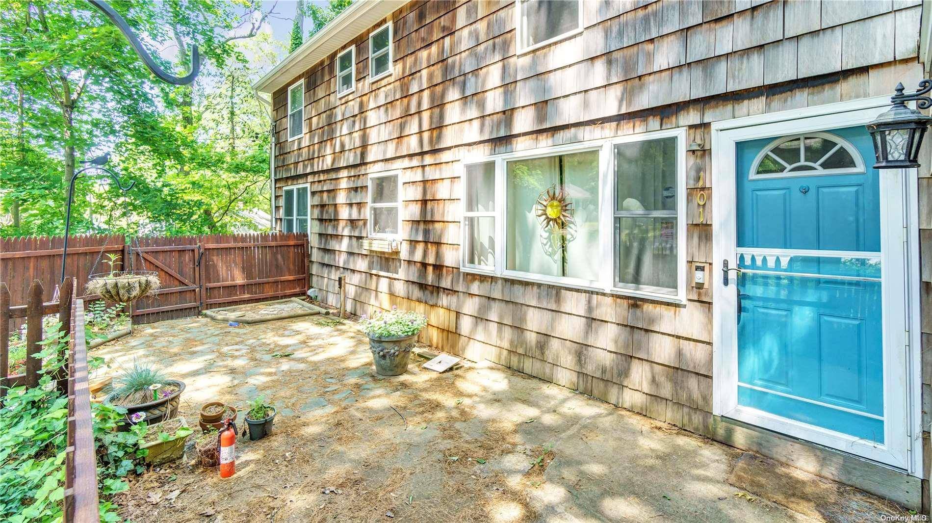 Sound Beach, NY 11789,101 Hewlett DR