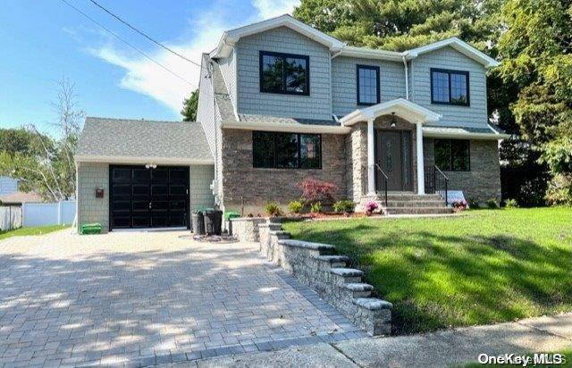 Albertson, NY 11507,126 Garden DR