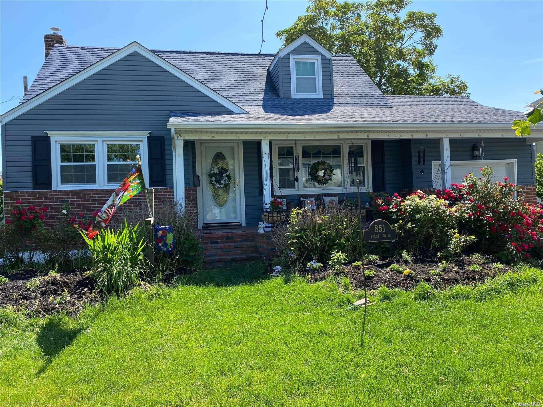 Wantagh, NY 11793,851 Brent DR