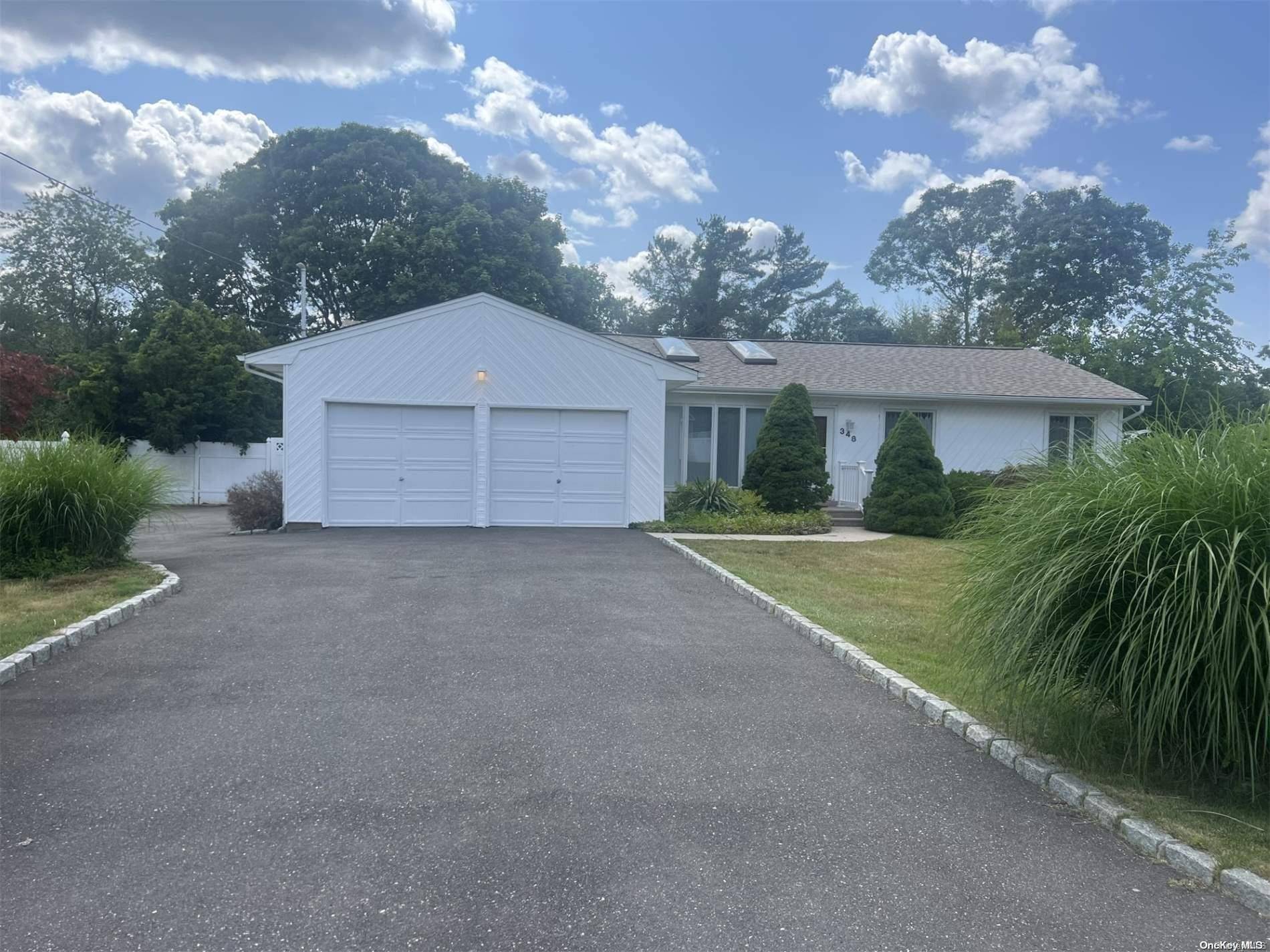 East Patchogue, NY 11772,348 Munsell RD