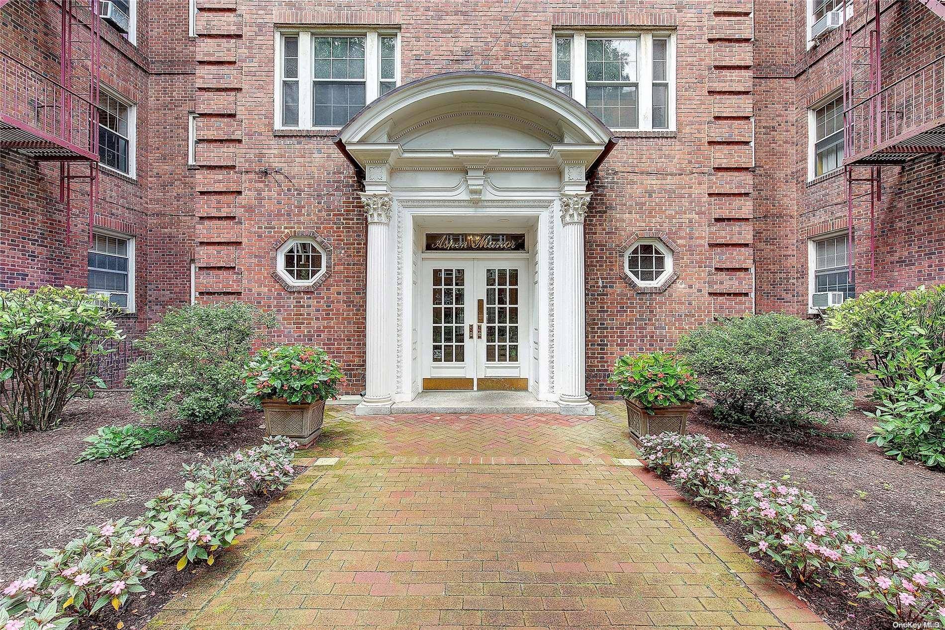 Kew Gardens, NY 11415,117-01 Park Lane South #A2C