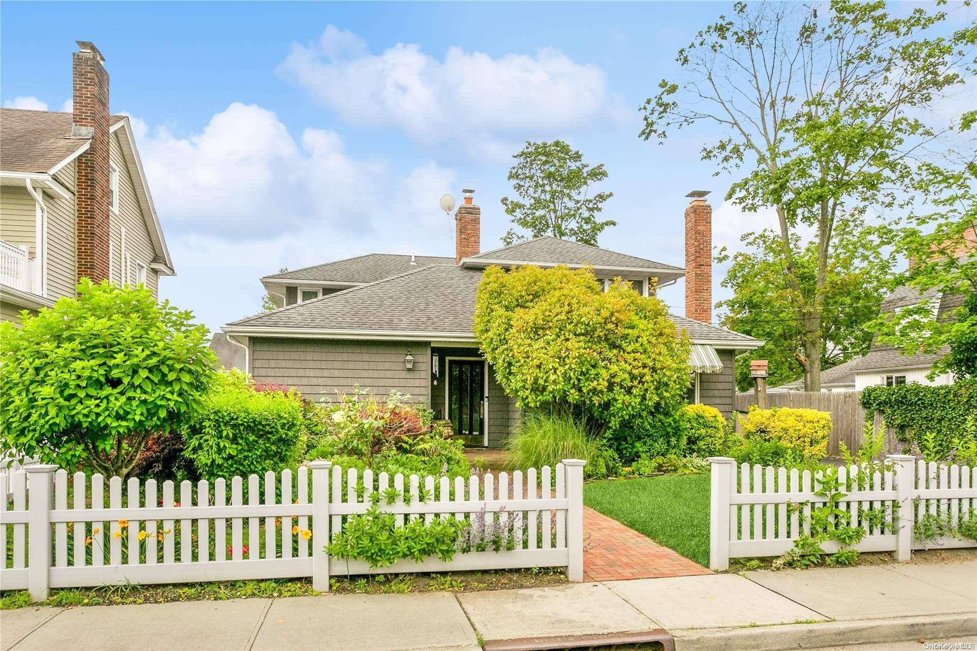 Hewlett, NY 11557,37 Trinity