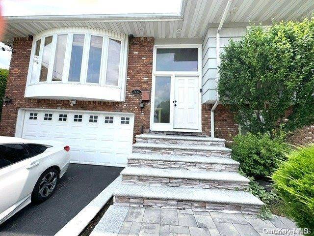 Baldwin, NY 11510,746 Vivian Ct #1