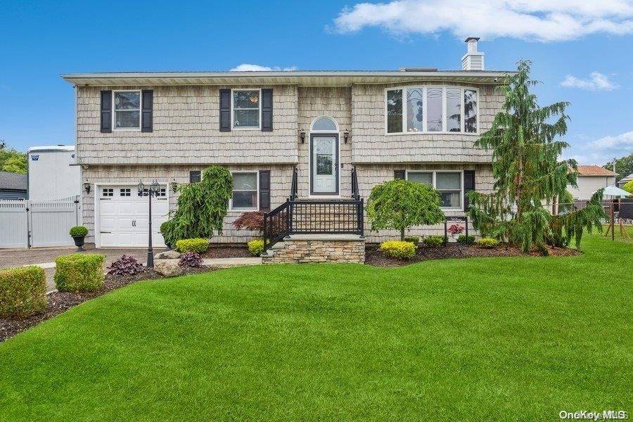 Ronkonkoma, NY 11779,2224 Pond RD