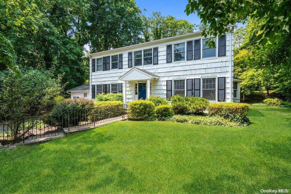 Roslyn Estates, NY 11576,28 The Intervale