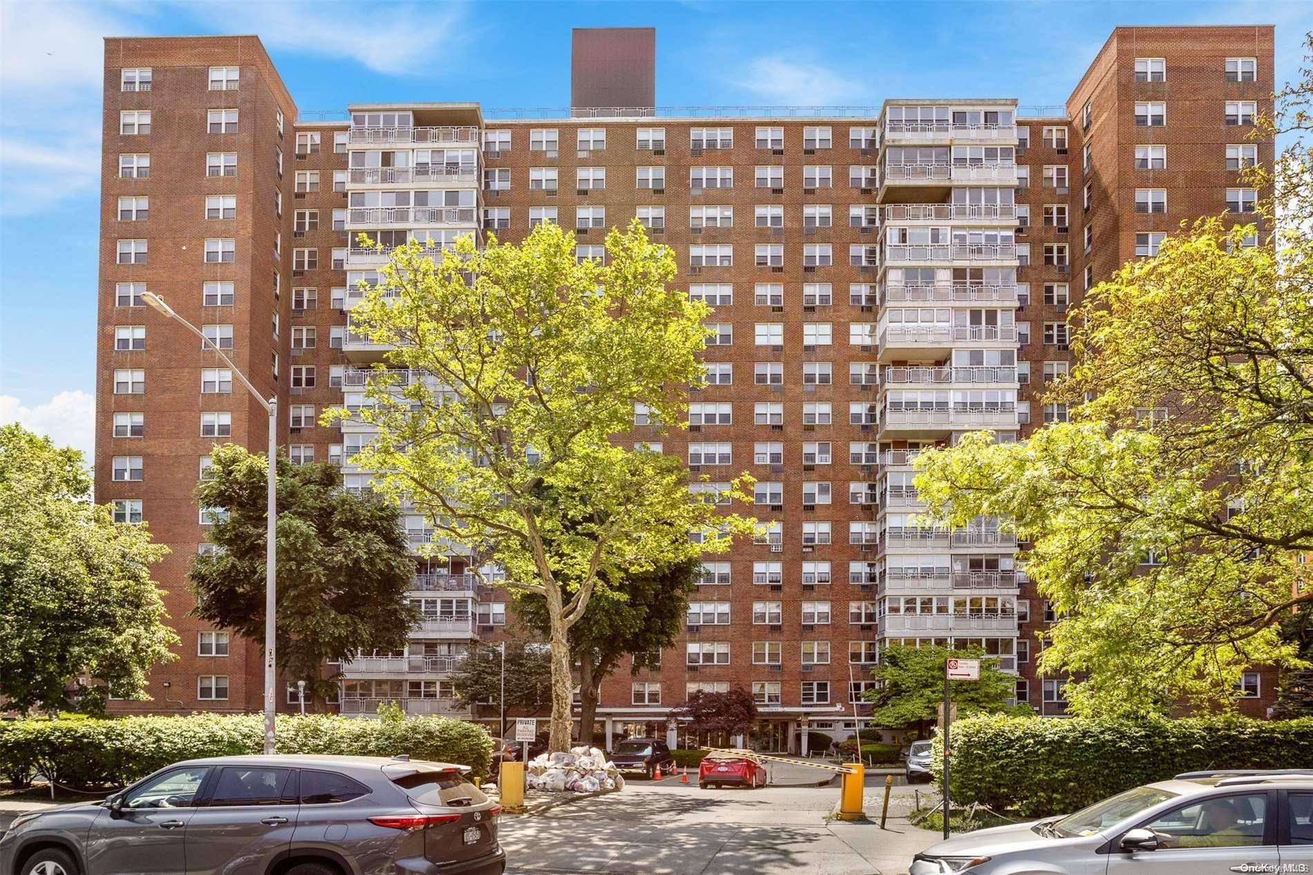 Flushing, NY 11355,43-10 Kissena Blvd. #6M