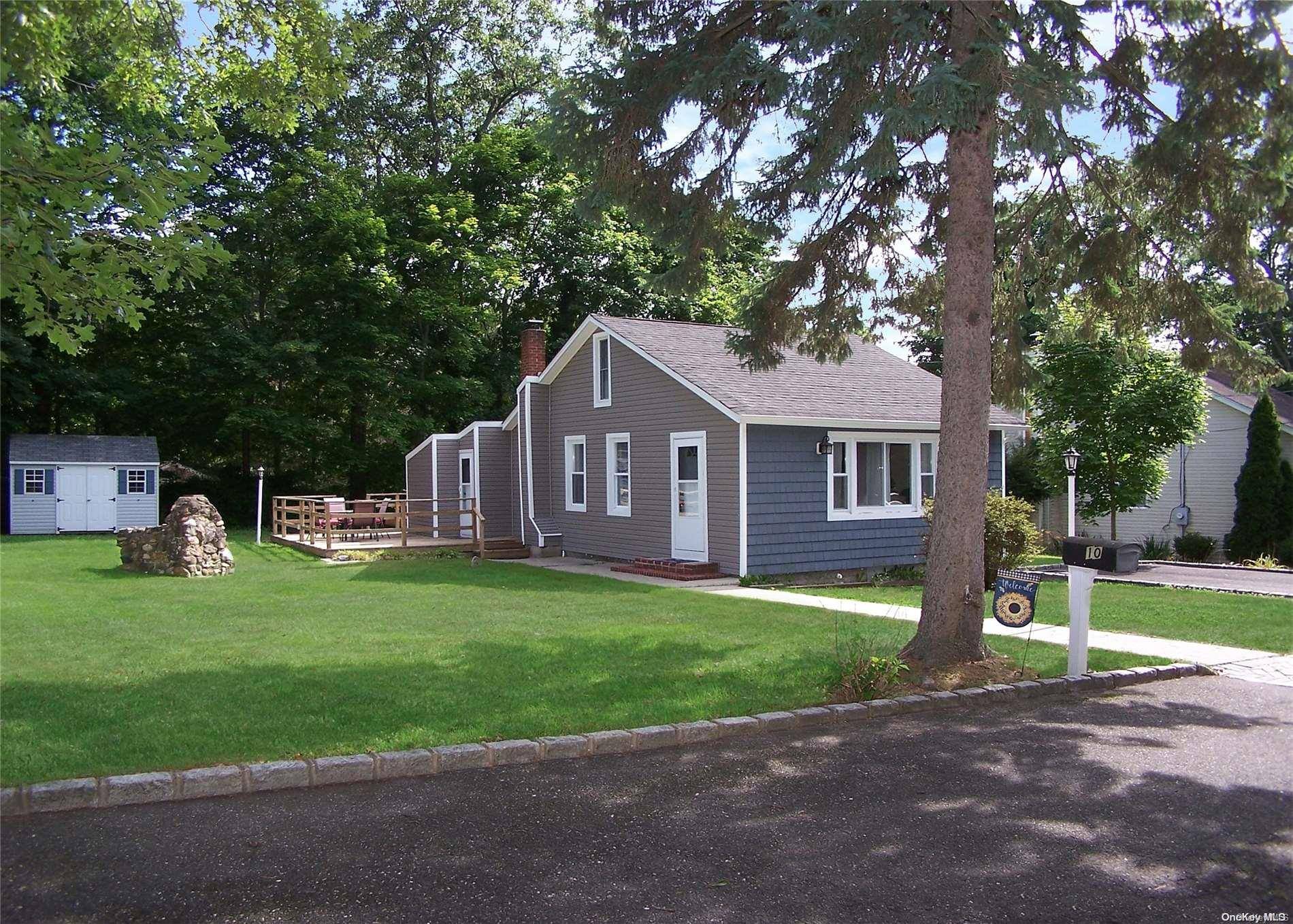 Sound Beach, NY 11789,10 Canoe RD