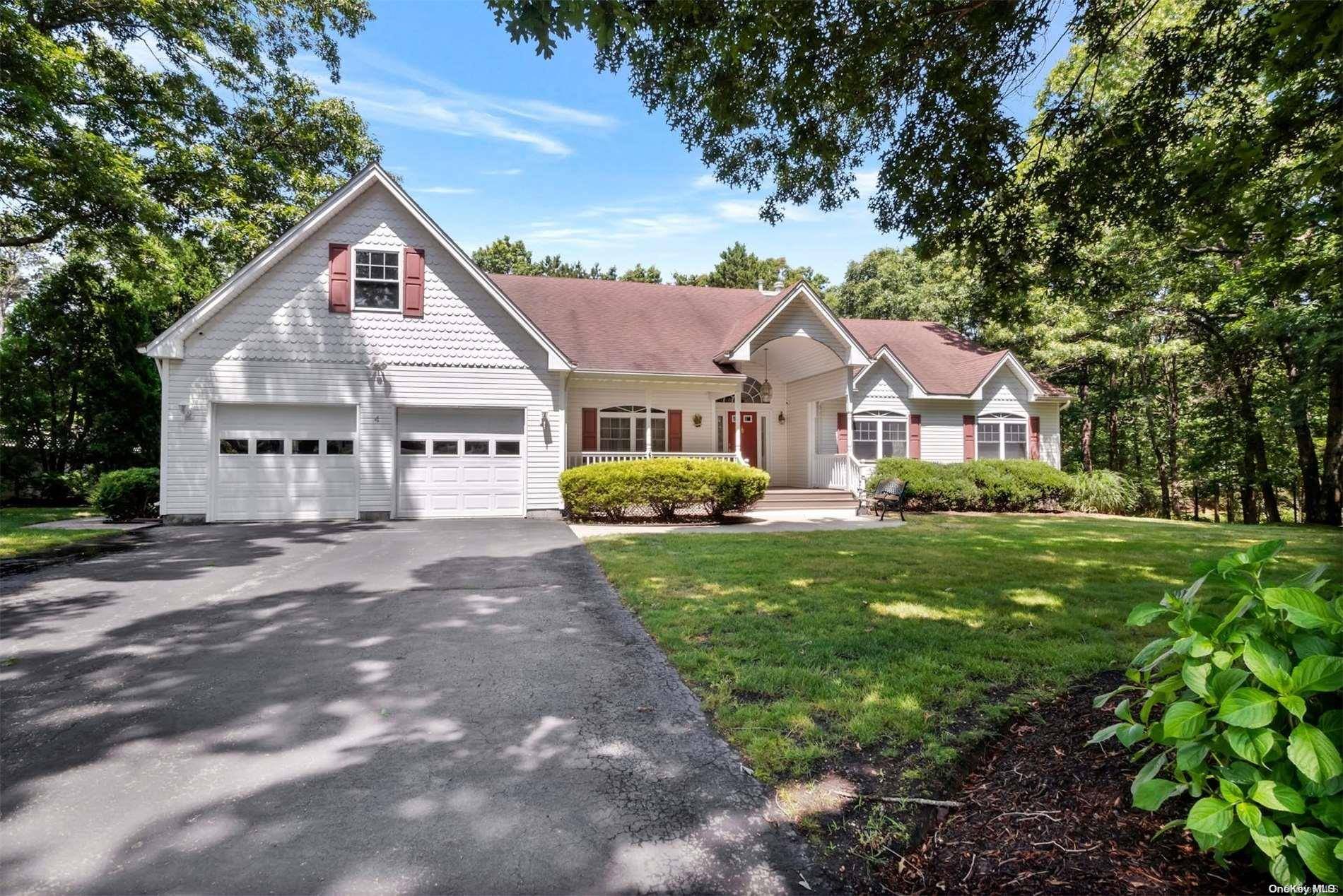 Shoreham, NY 11786,4 Cheryl DR