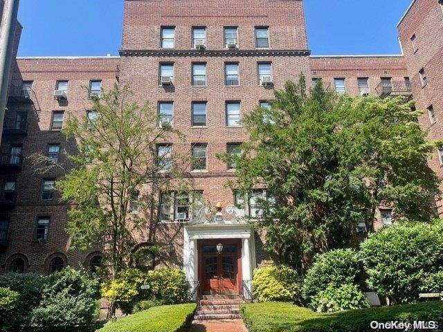 Kew Gardens, NY 11415,83-80 118 ST #6L