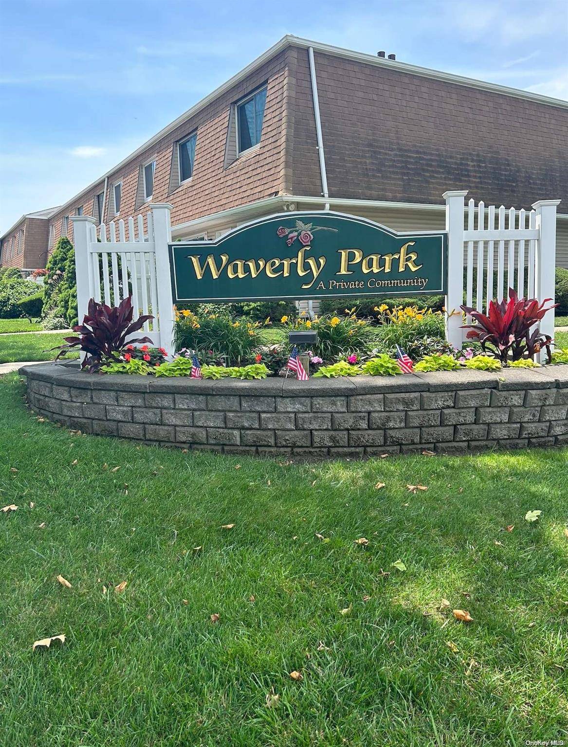 Holtsville, NY 11742,219 Storm DR #219