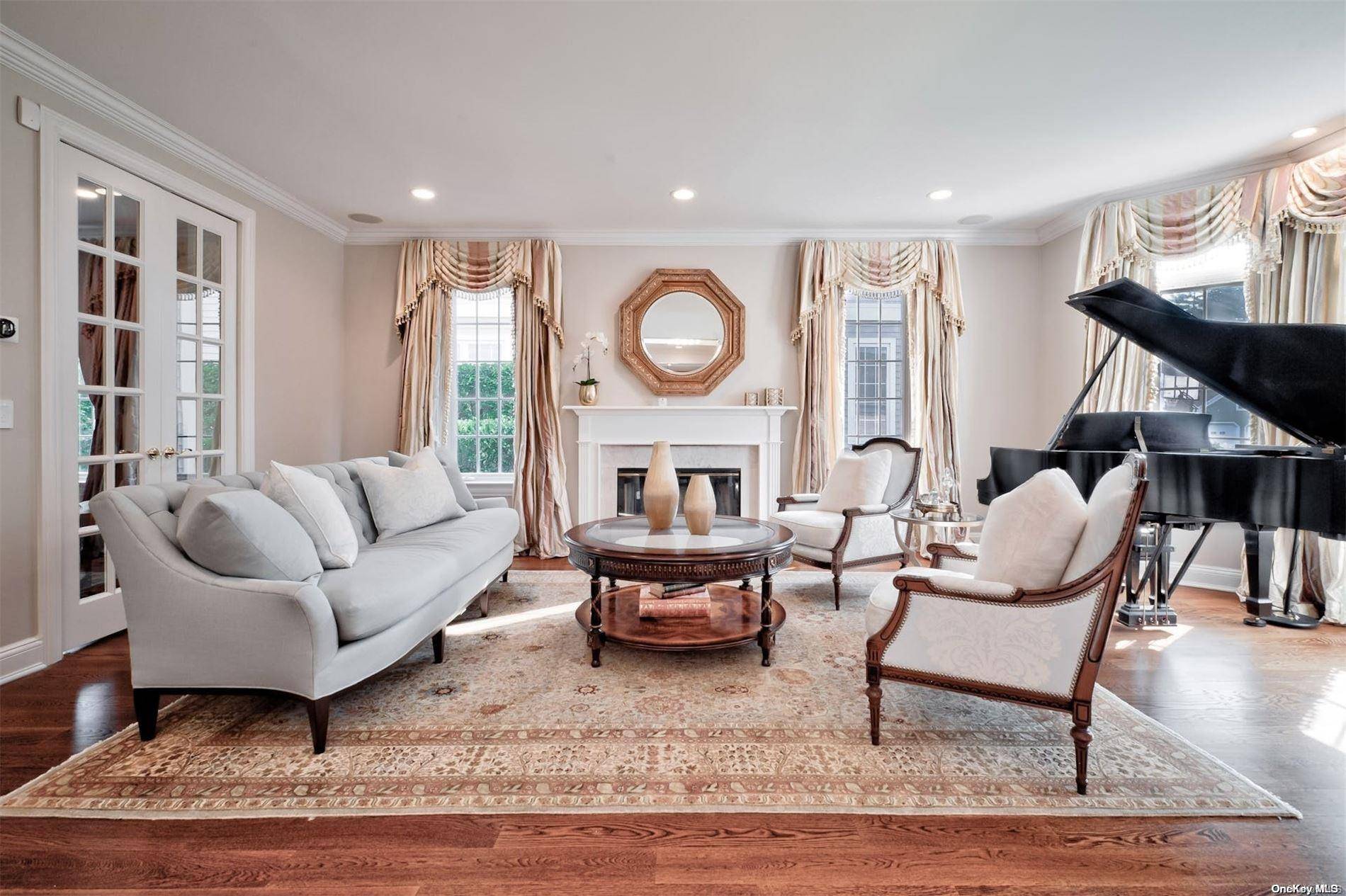 Manhasset, NY 11030,49 Claridge CIR