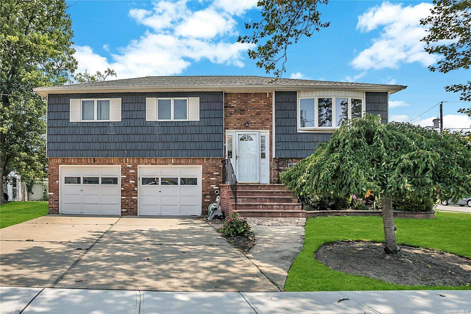 Freeport, NY 11520,12 Laurel RD