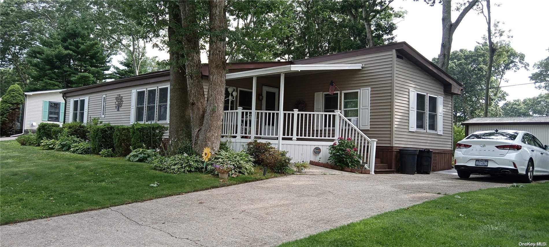 Riverhead, NY 11901,1661-470 Old Country Rd