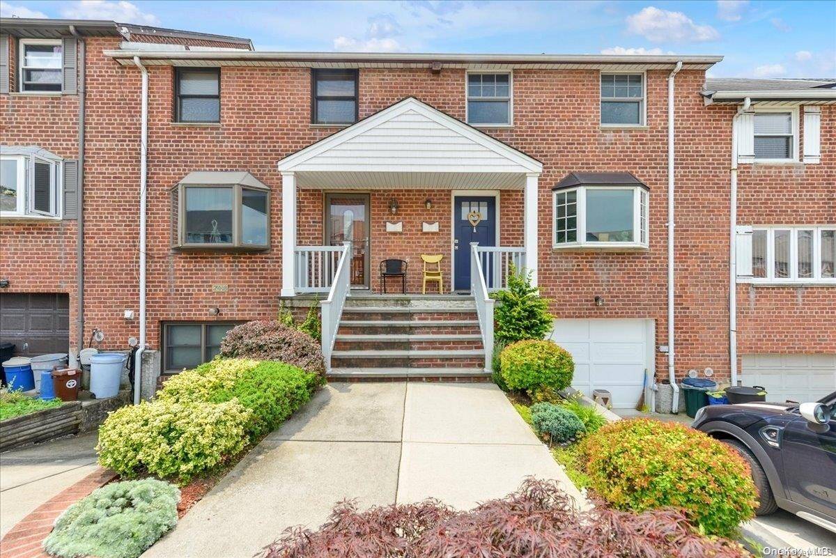 Douglaston, NY 11362,240-08 65 AVE