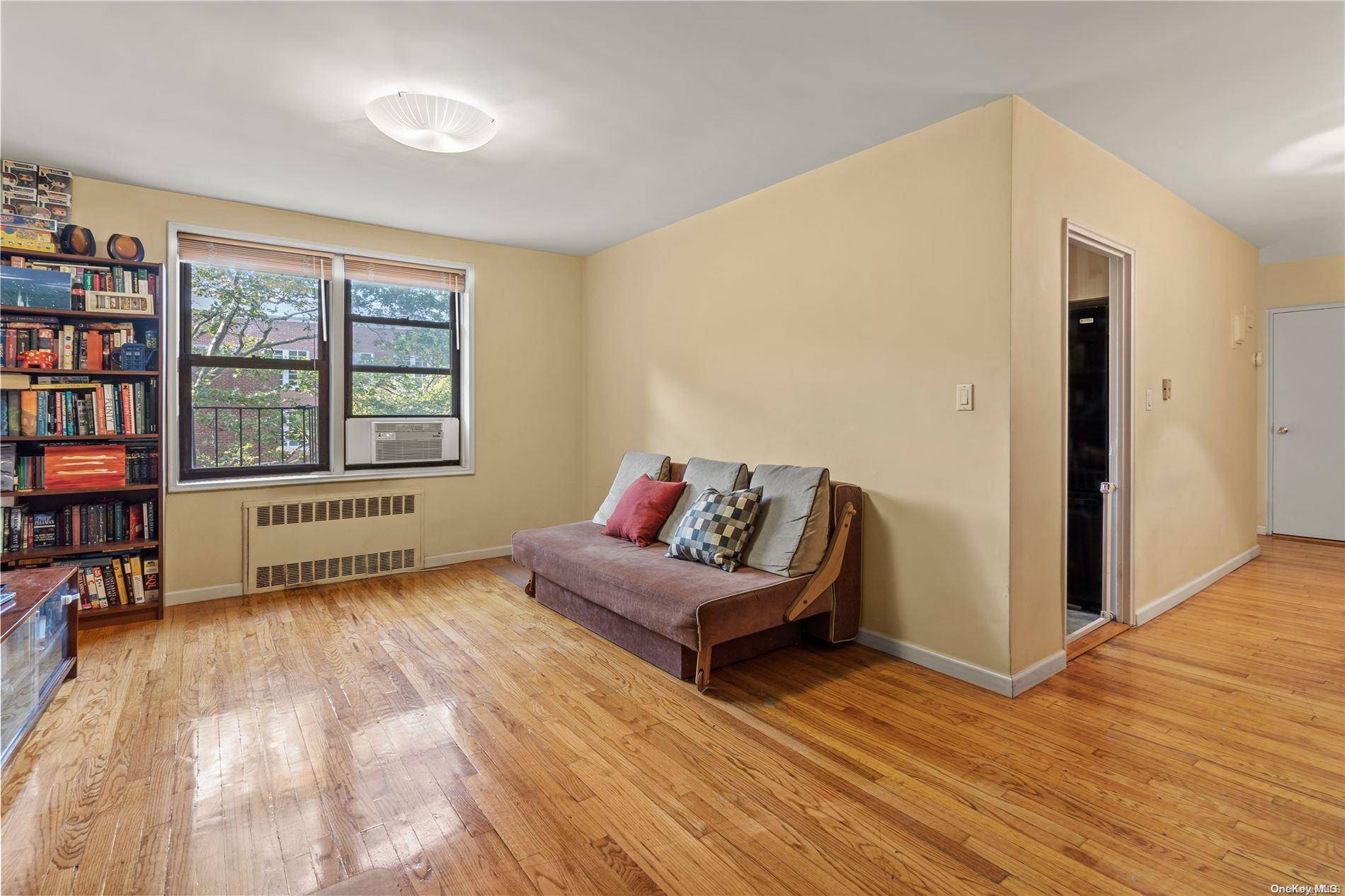 Forest Hills, NY 11375,102-12 65th AVE #D36