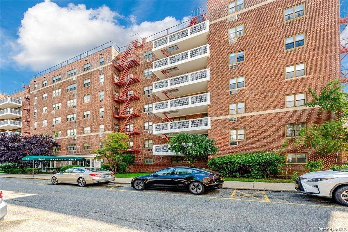 Howard Beach, NY 11414,86-10 151 AVE #2H