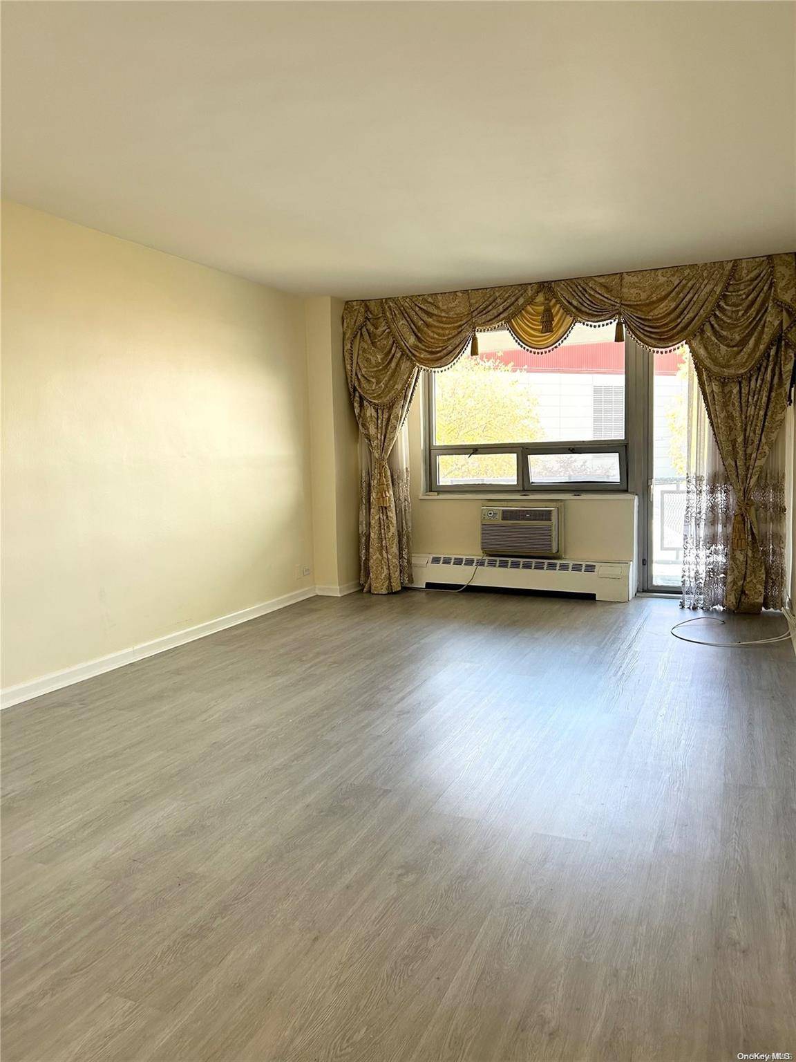 Rego Park, NY 11374,61-25 97th ST #2P