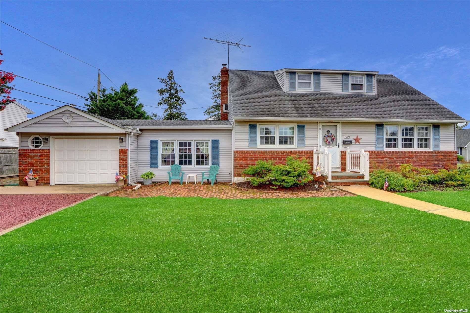 Wantagh, NY 11793,1229 Eastview AVE