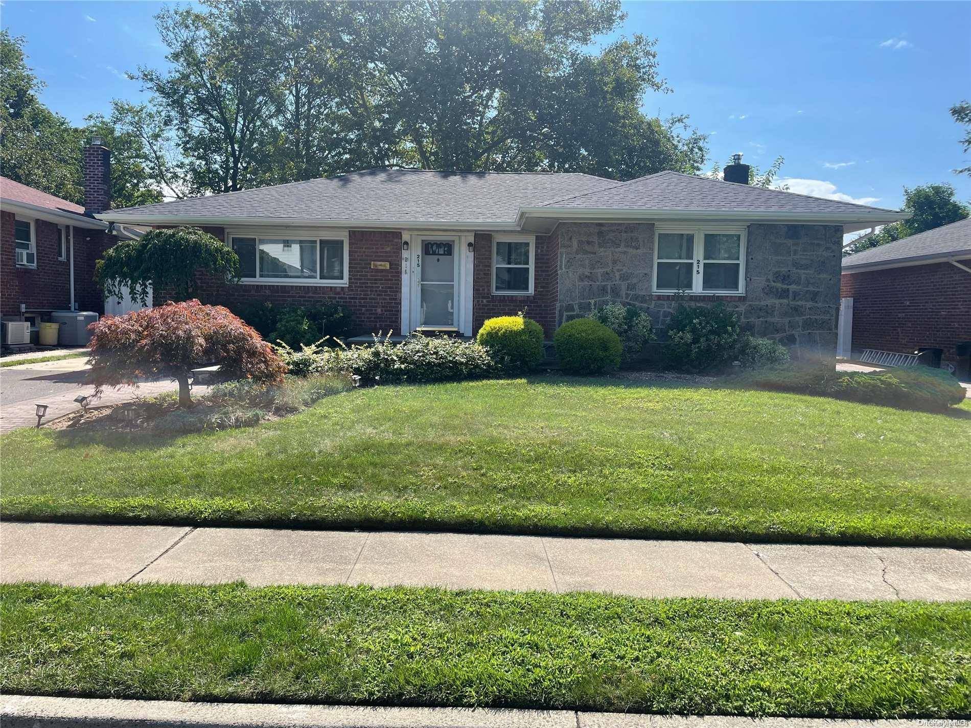 Jericho, NY 11753,215 Willets LN