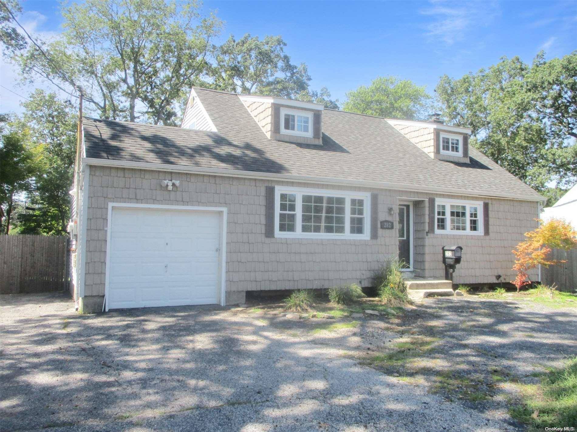 Smithtown, NY 11787,282 Maple AVE
