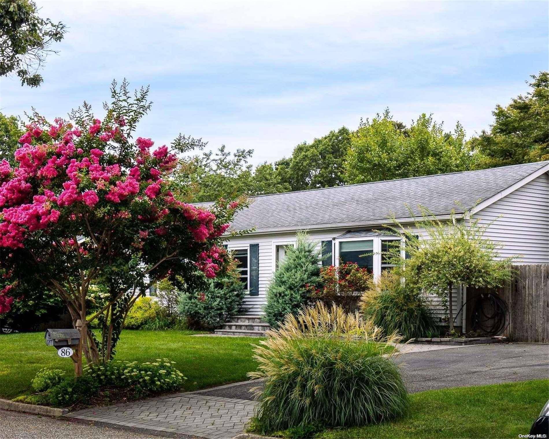 Holtsville, NY 11742,86 9th AVE