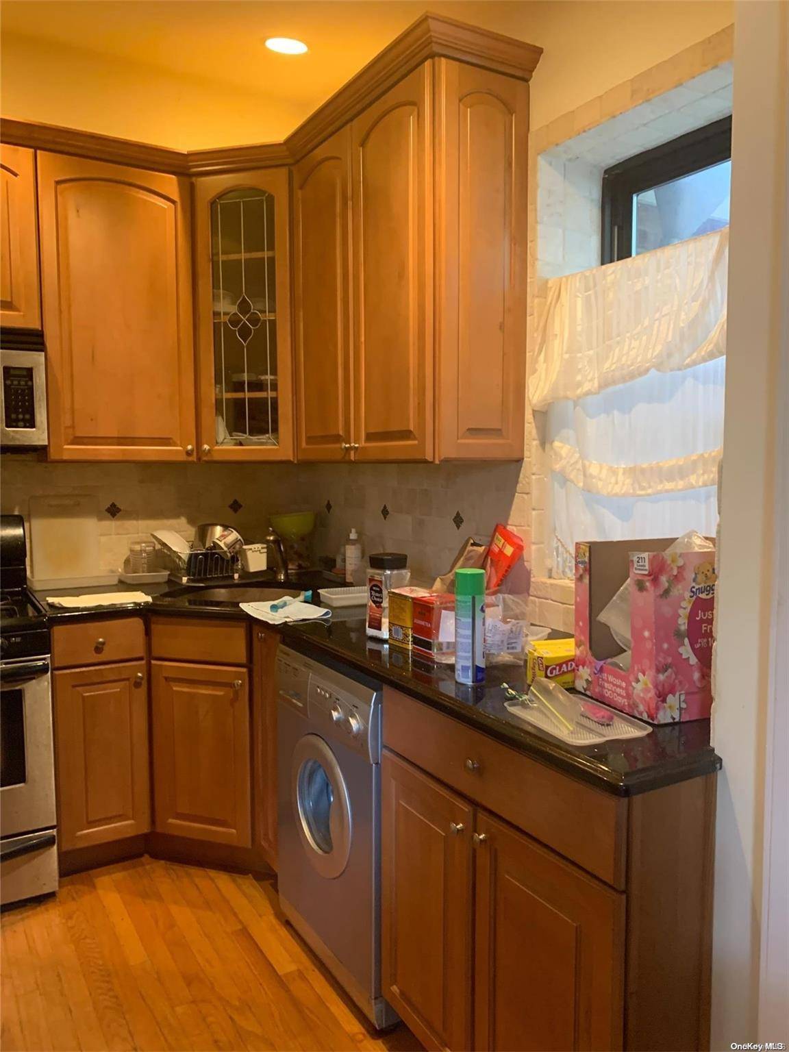 Flushing, NY 11358,190-05 39 Ave #142