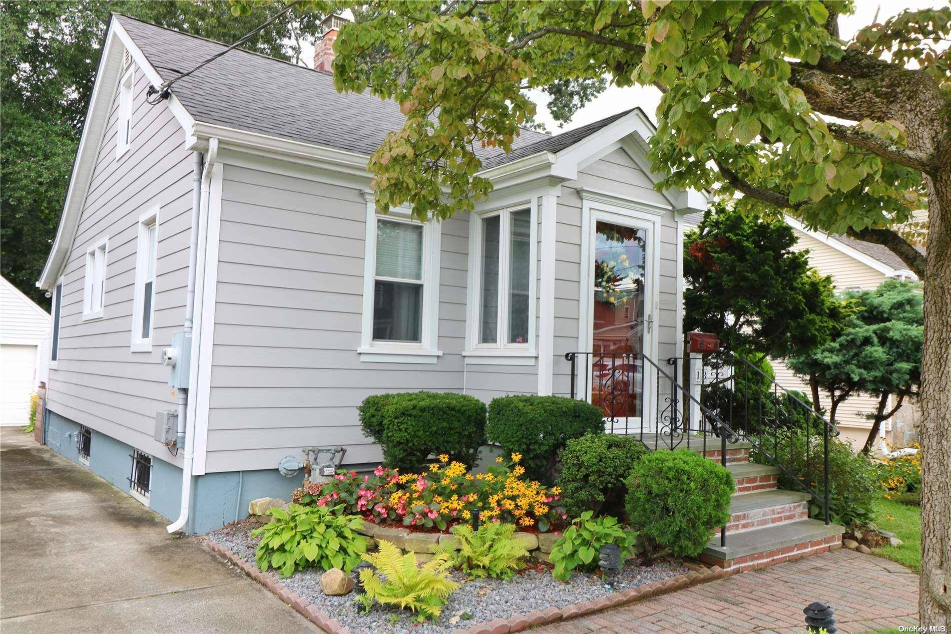 Bellmore, NY 11710,13 Thoreau AVE