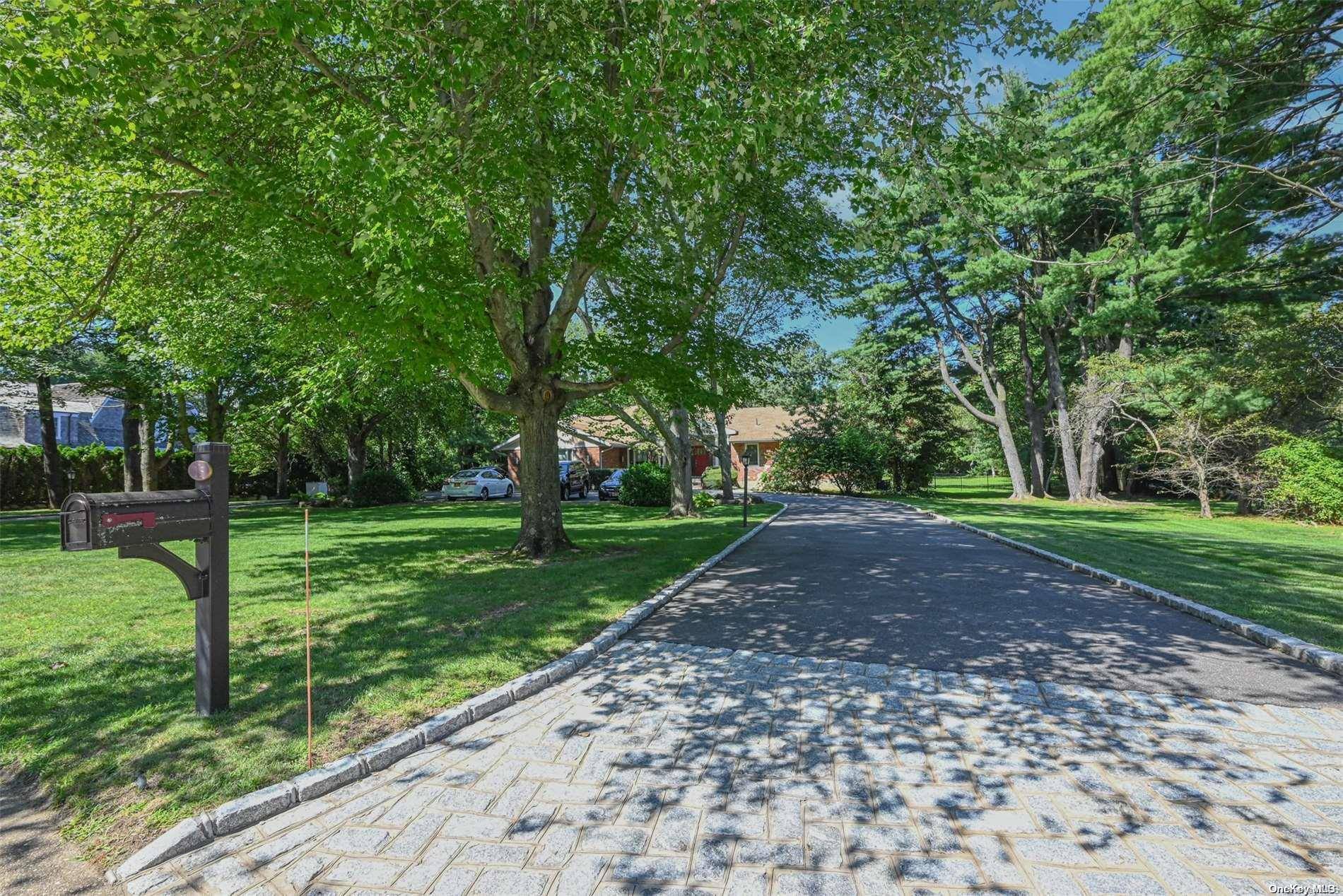 Old Westbury, NY 11568,15 Terrace CT