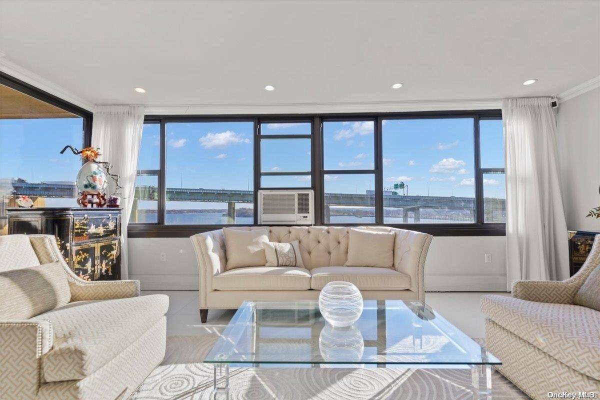 Beechhurst, NY 11357,166-41 Powells Cove BLVD #9C