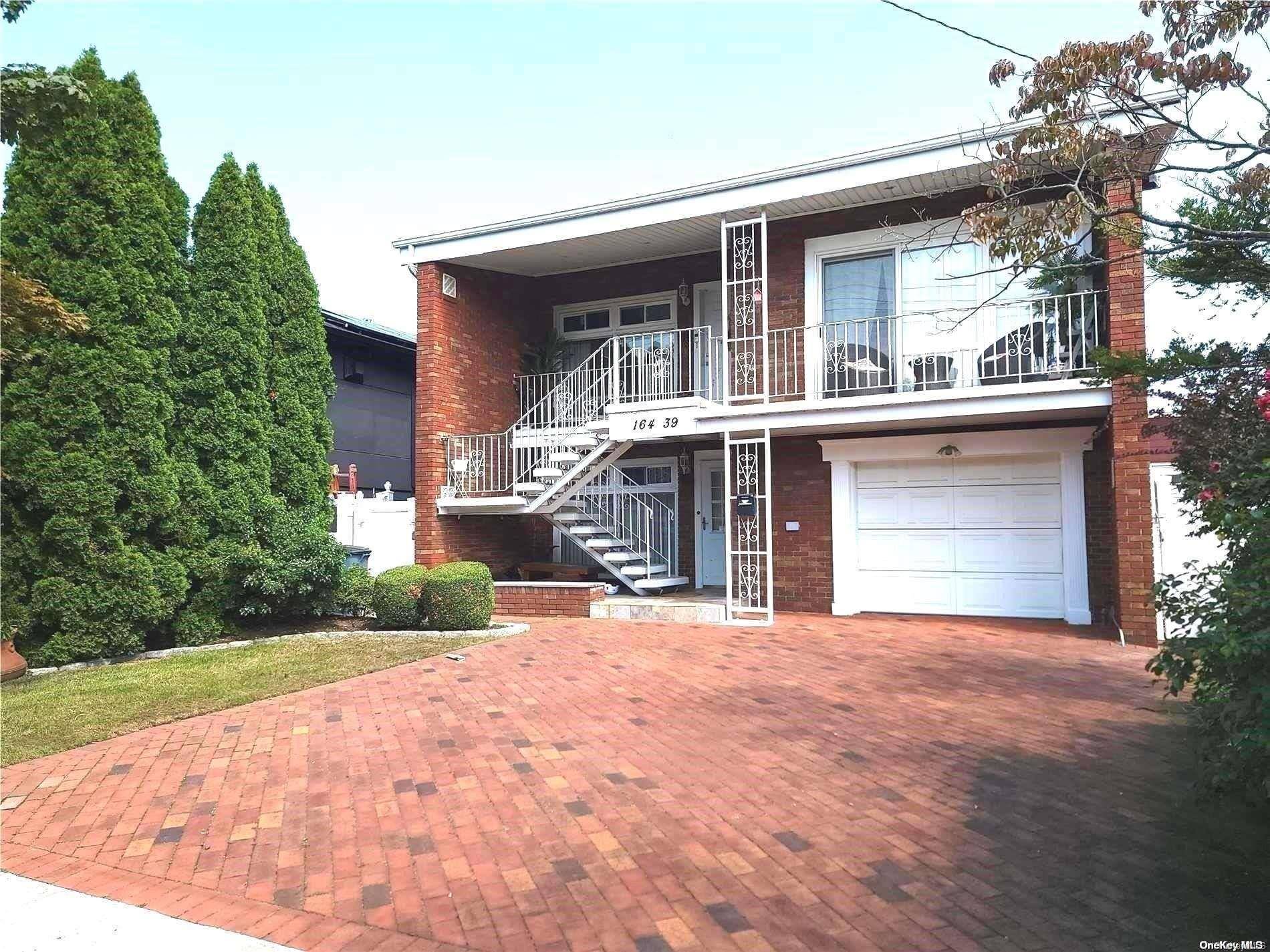 Howard Beach, NY 11414,164-39 87 ST