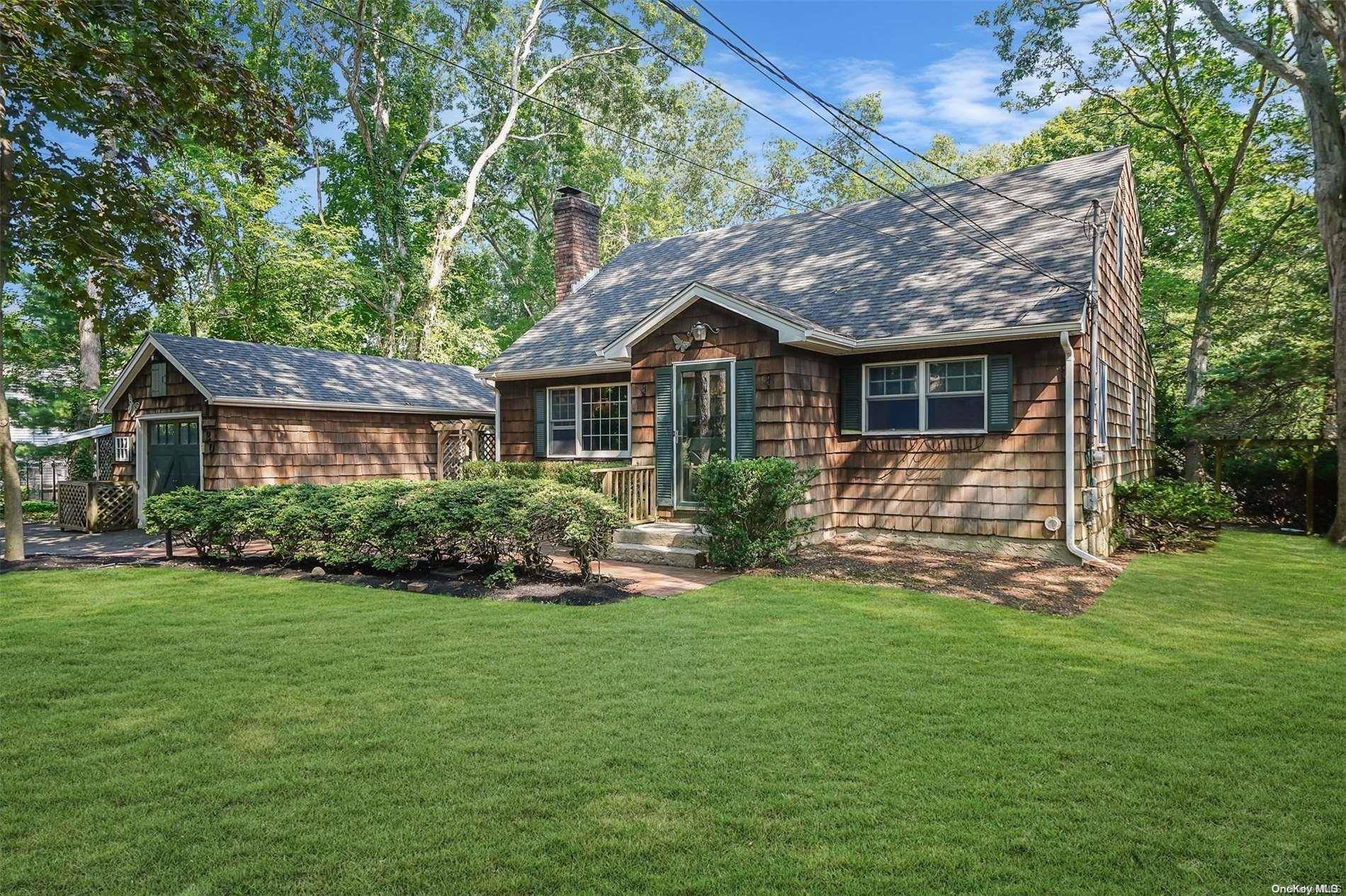 Northport, NY 11768,20 Hickory PL