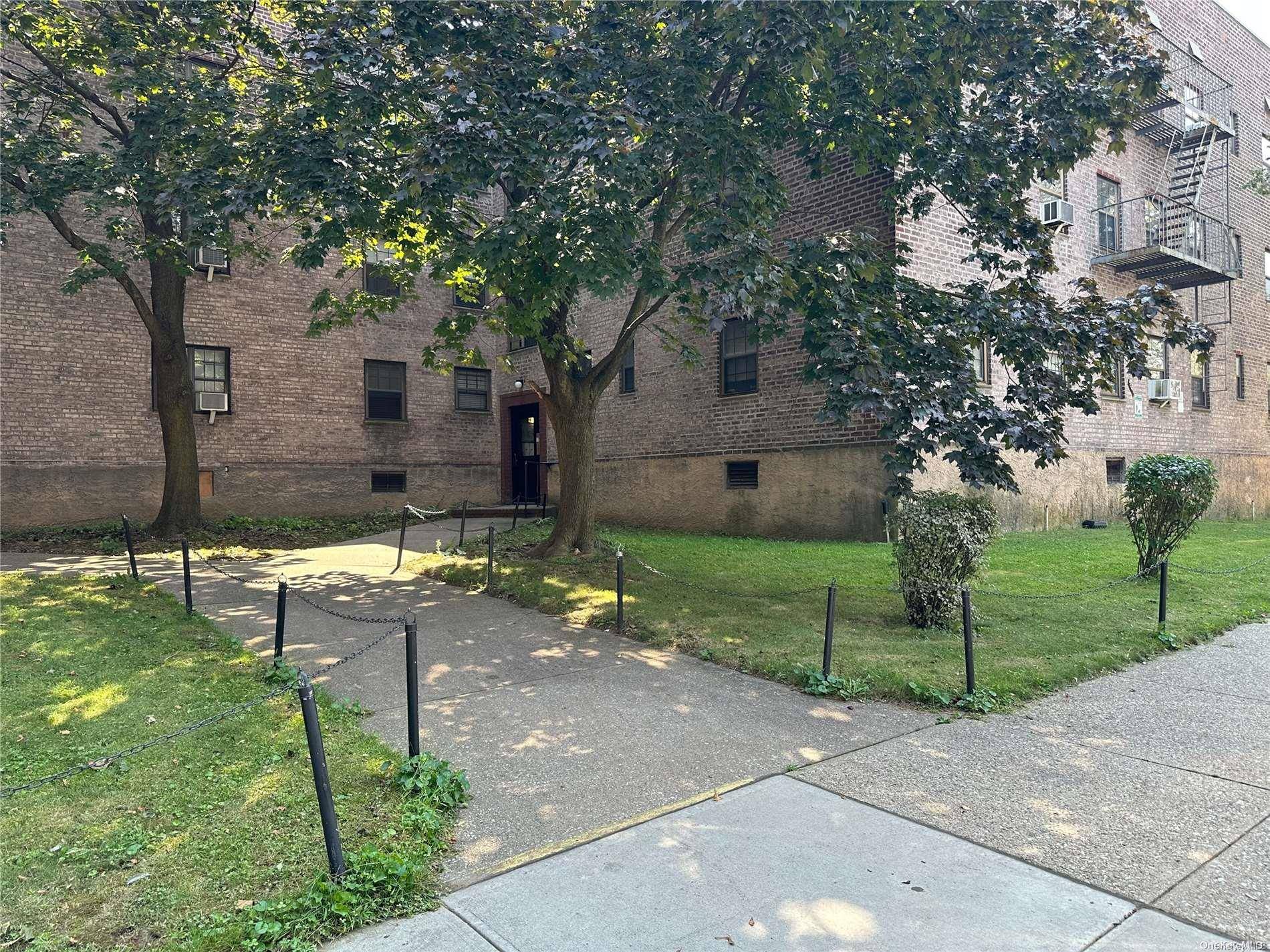 Kew Garden Hills, NY 11367,144-18 78 AVE #2N