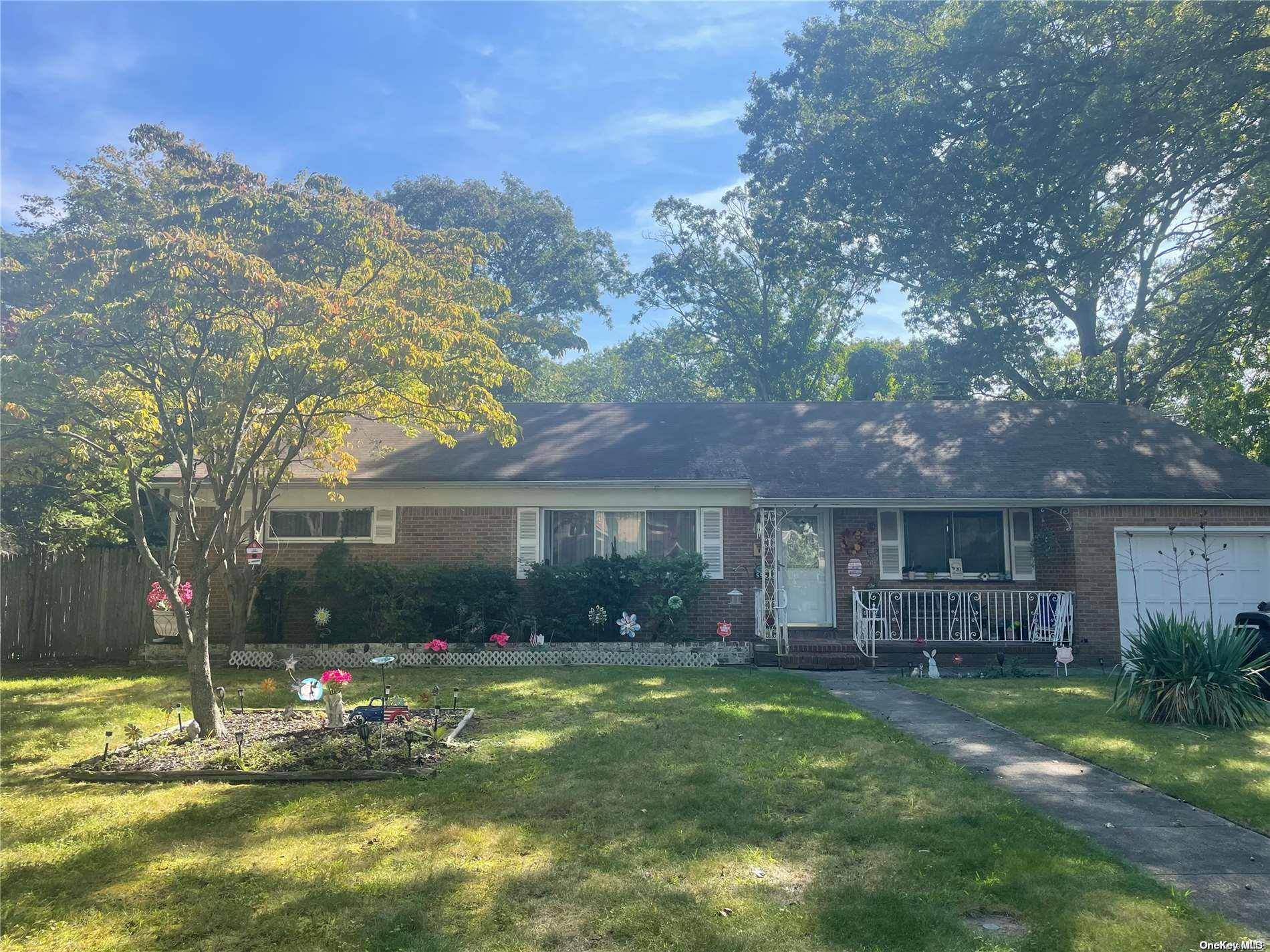 West Islip, NY 11795,556 Kime Avenue