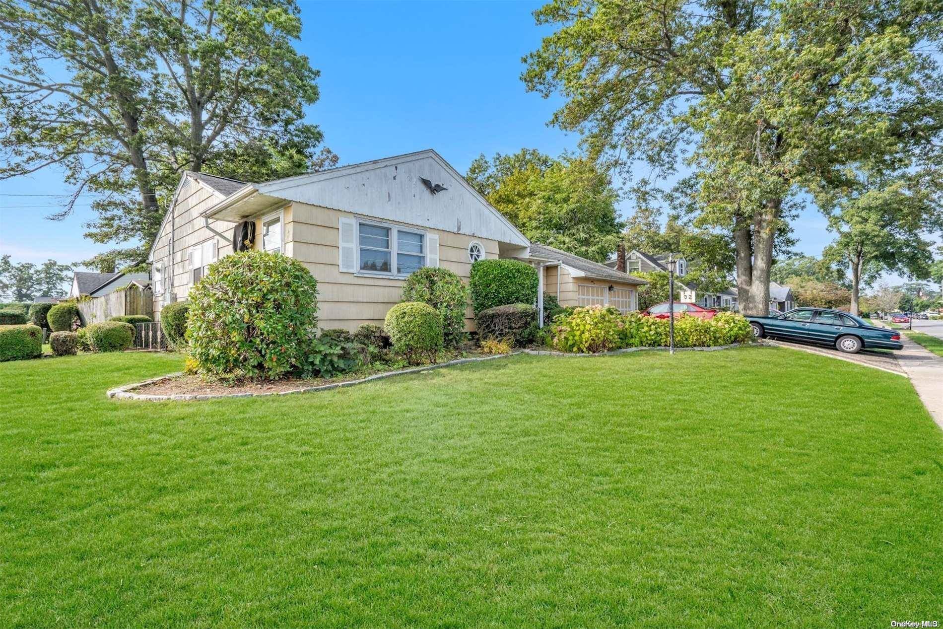 Farmingdale, NY 11735,32 Maple AVE