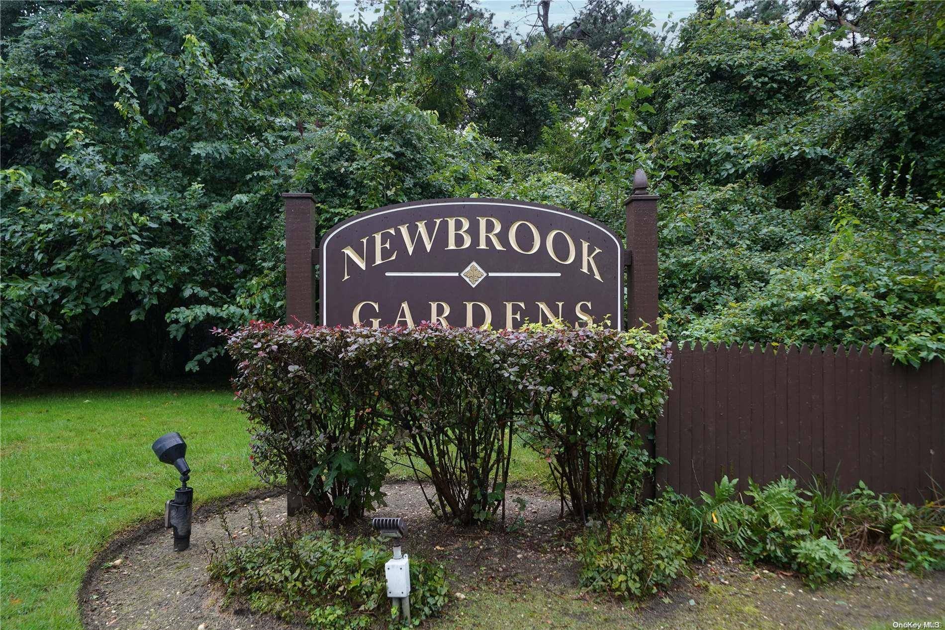 Bay Shore, NY 11706,49 Newbrook LN #49