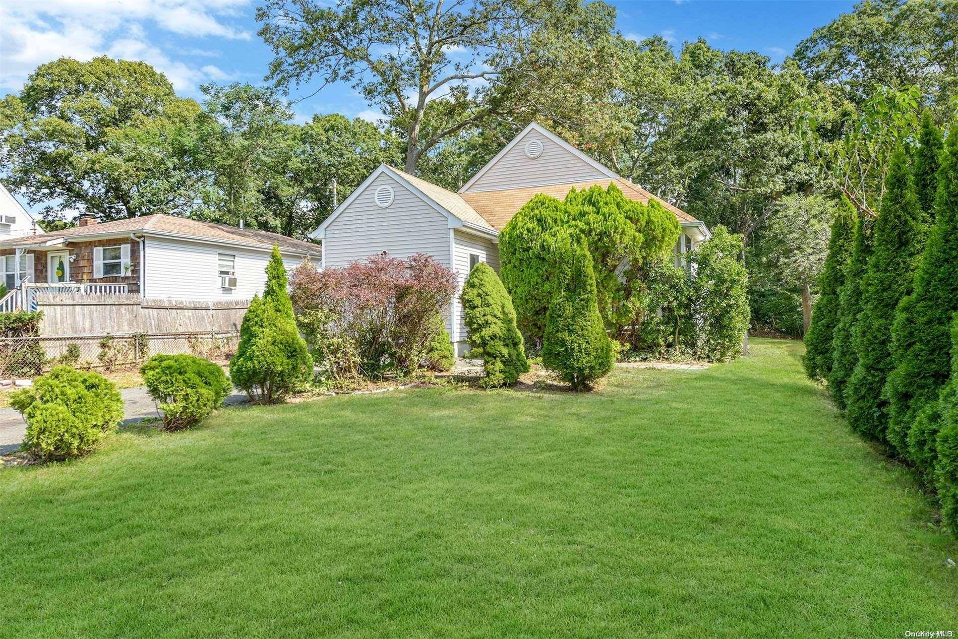 Shirley, NY 11967,164 Auborn AVE