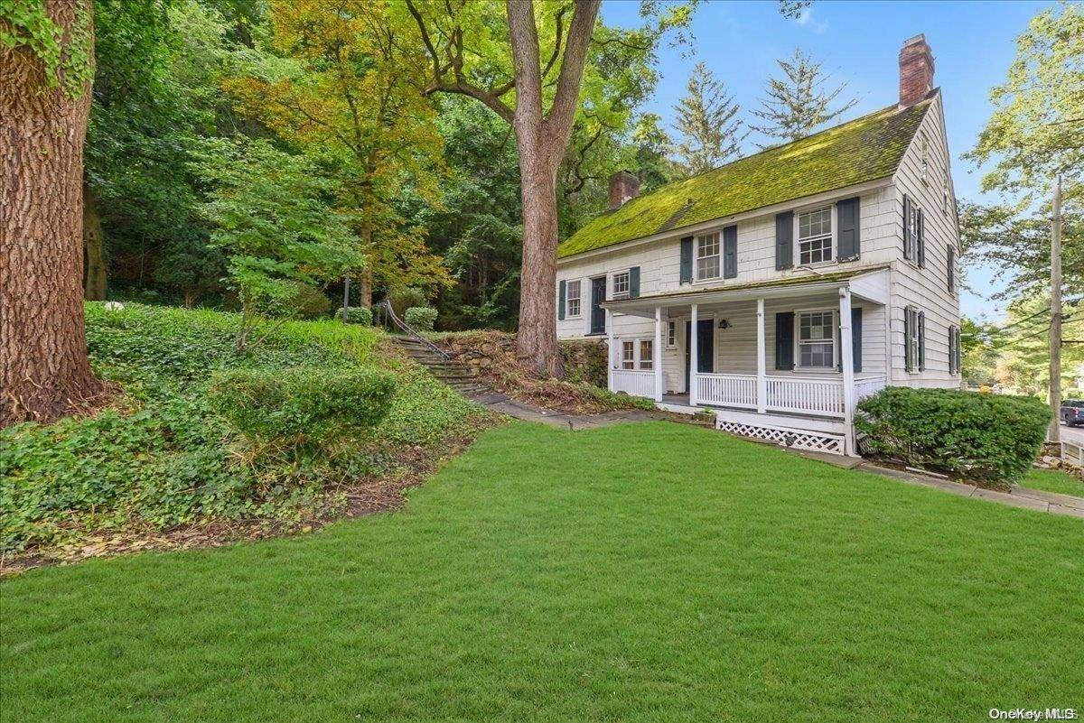Roslyn, NY 11576,150 Main ST