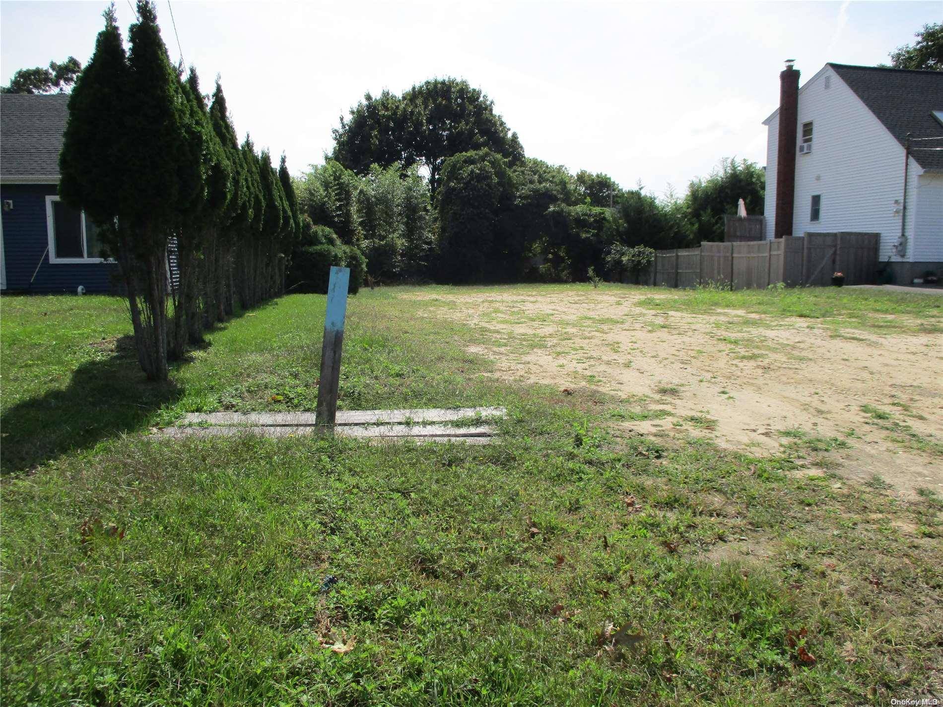 Shirley, NY 11967,20 W Saint George DR