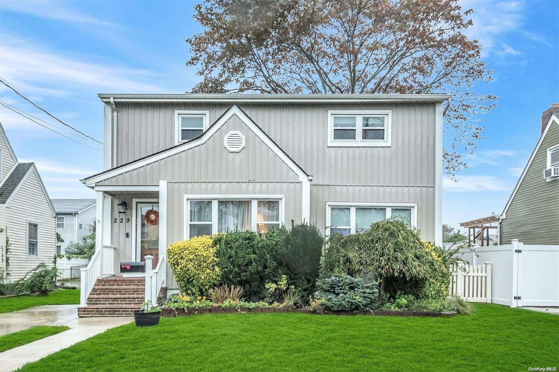 Freeport, NY 11520,229 Roosevelt AVE