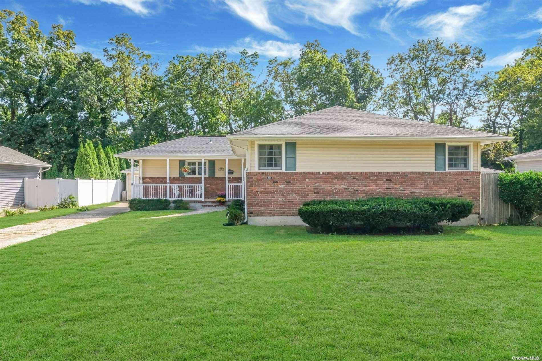 West Islip, NY 11795,530 Kime AVE