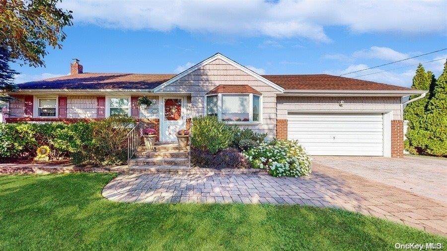 West Islip, NY 11795,56 Quincy PL