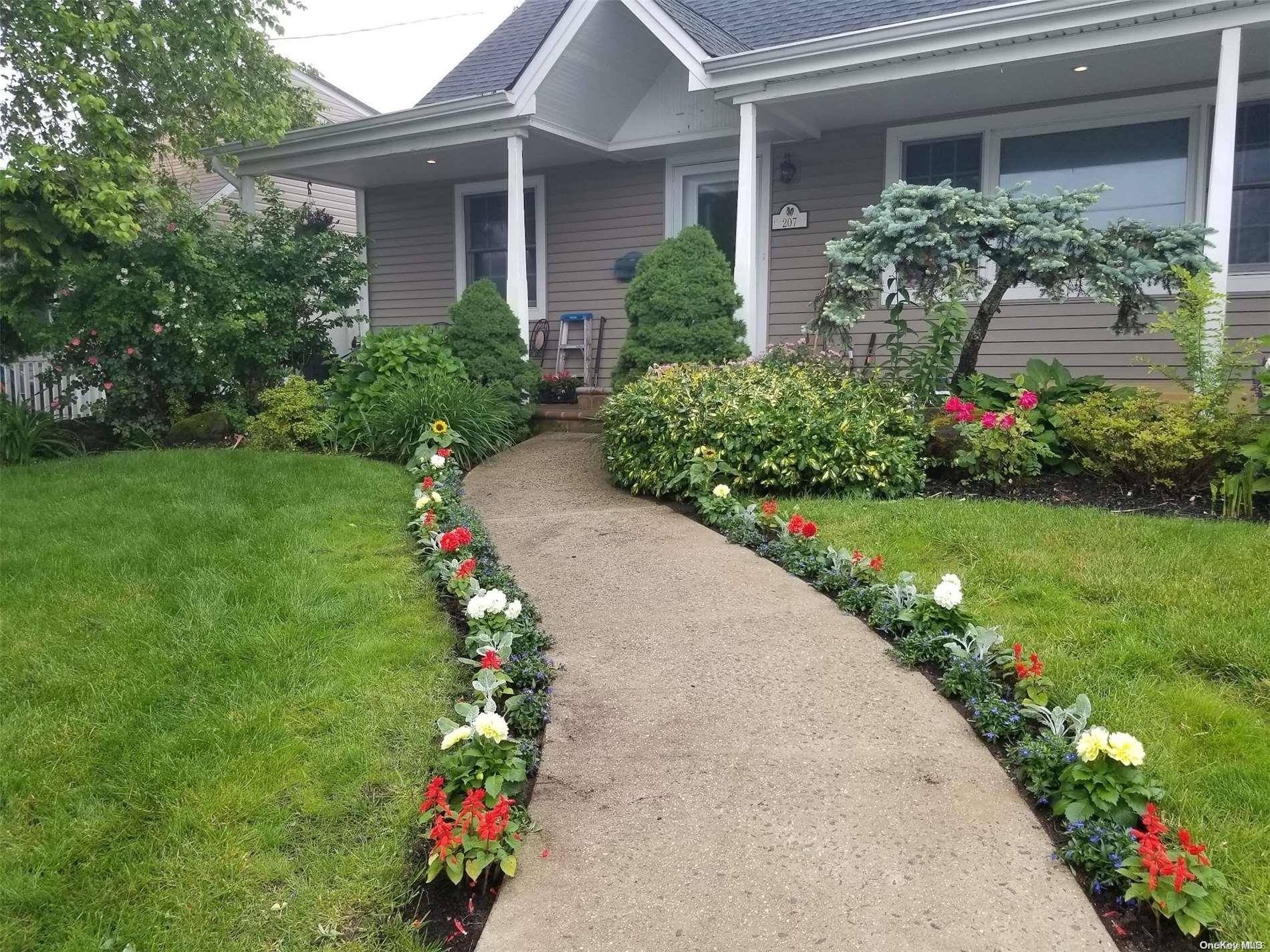 Island Park, NY 11558,207 Jefferson AVE #House