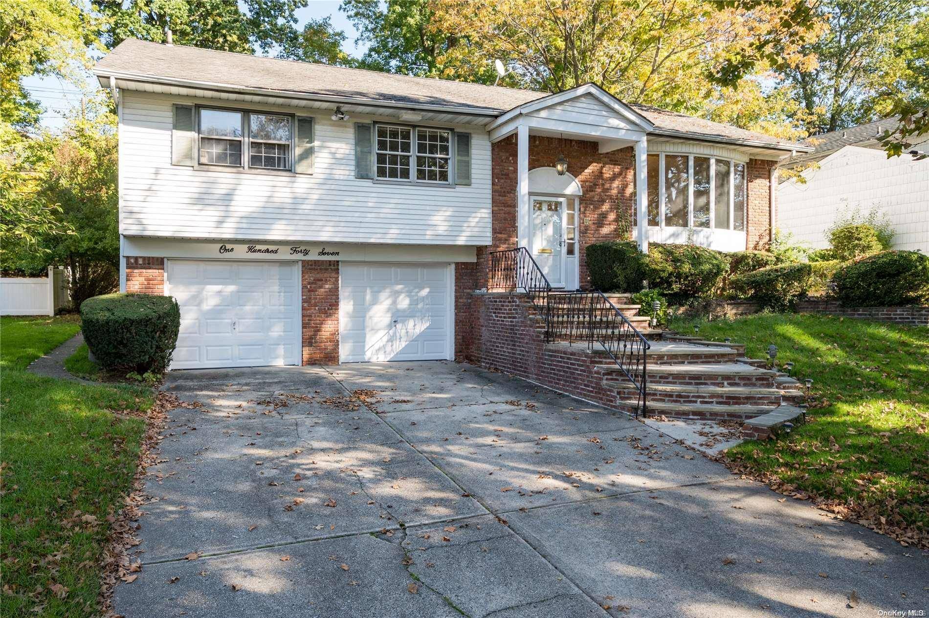 Manhasset Hills, NY 11040,147 Executive DR