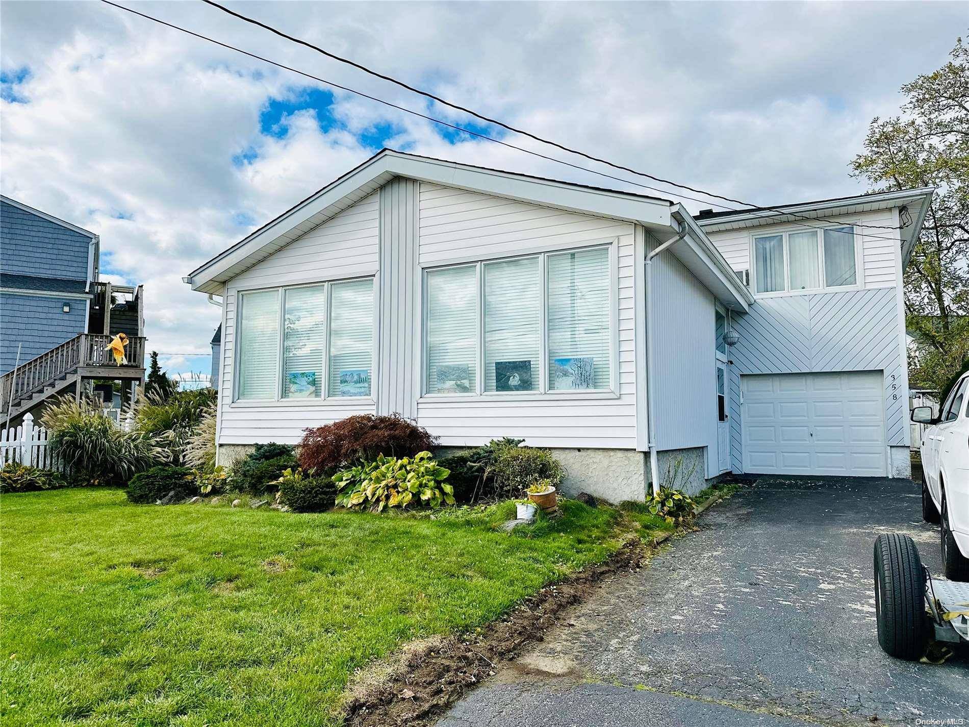 Freeport, NY 11520,358 Saint Marks AVE