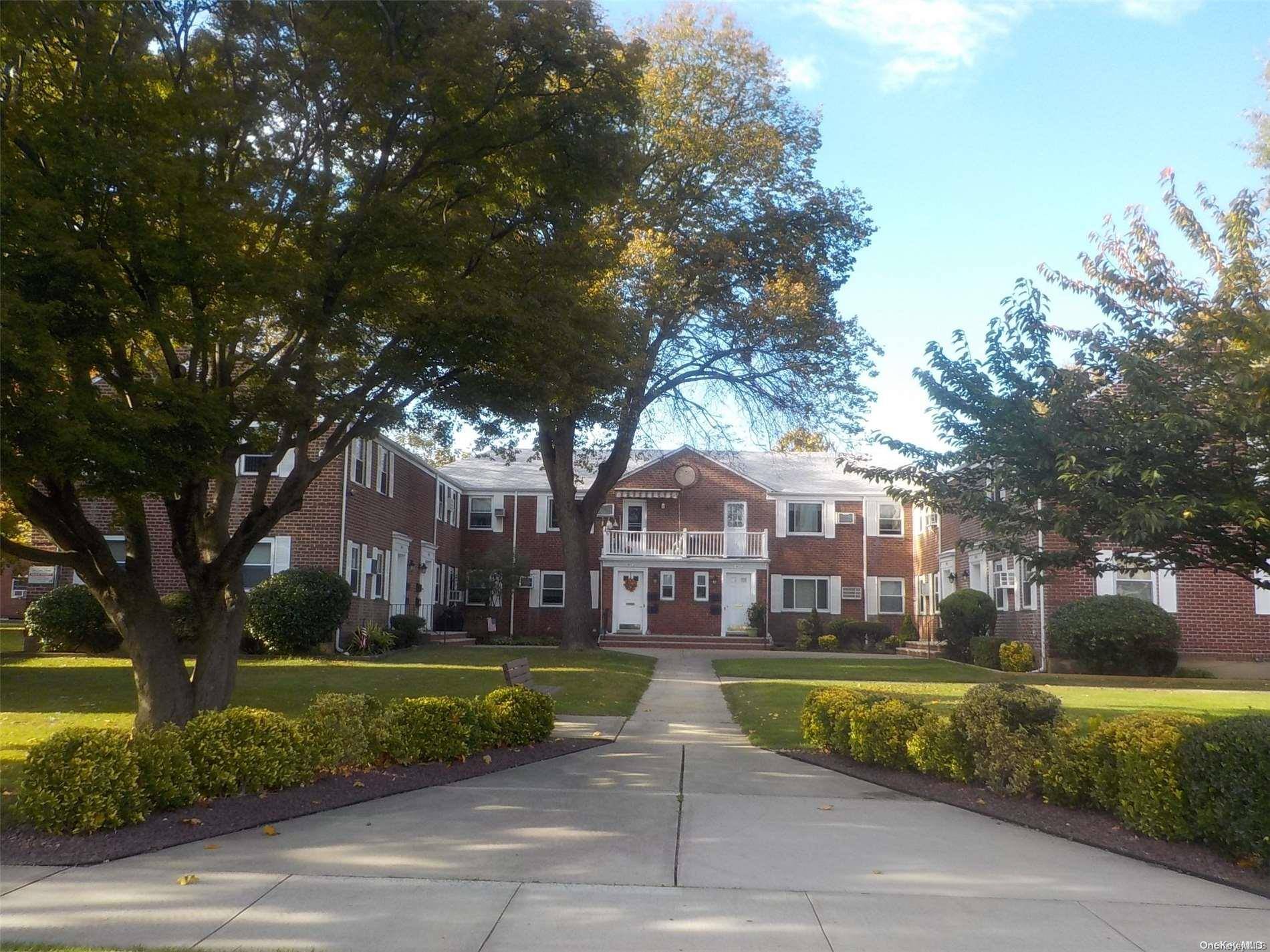 Glen Oaks, NY 11004,260-09 Union TPKE #2nd fl