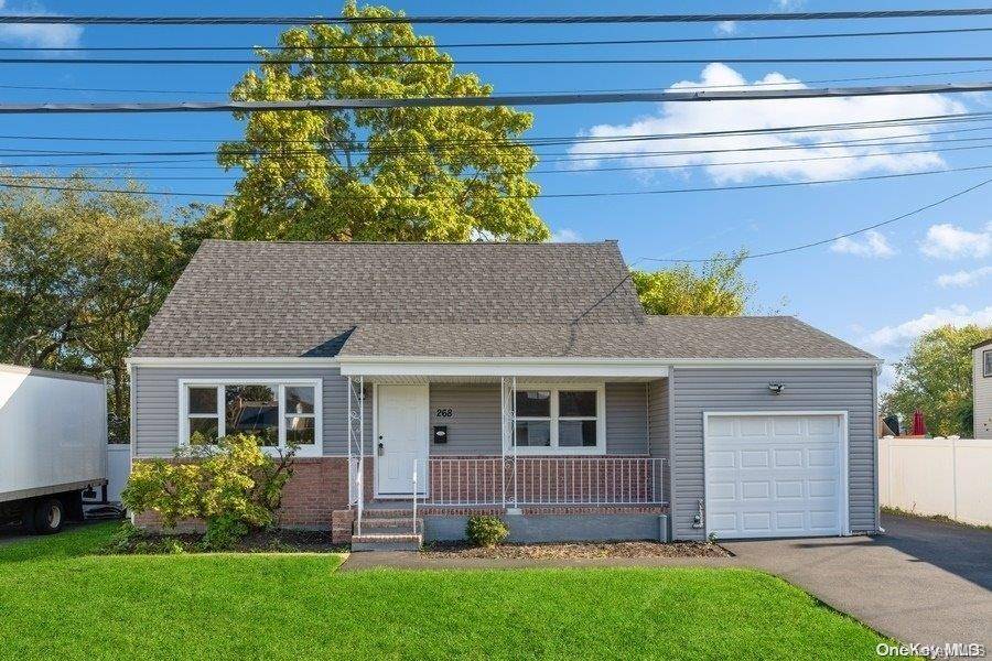 Lindenhurst, NY 11757,268 Heathcote RD