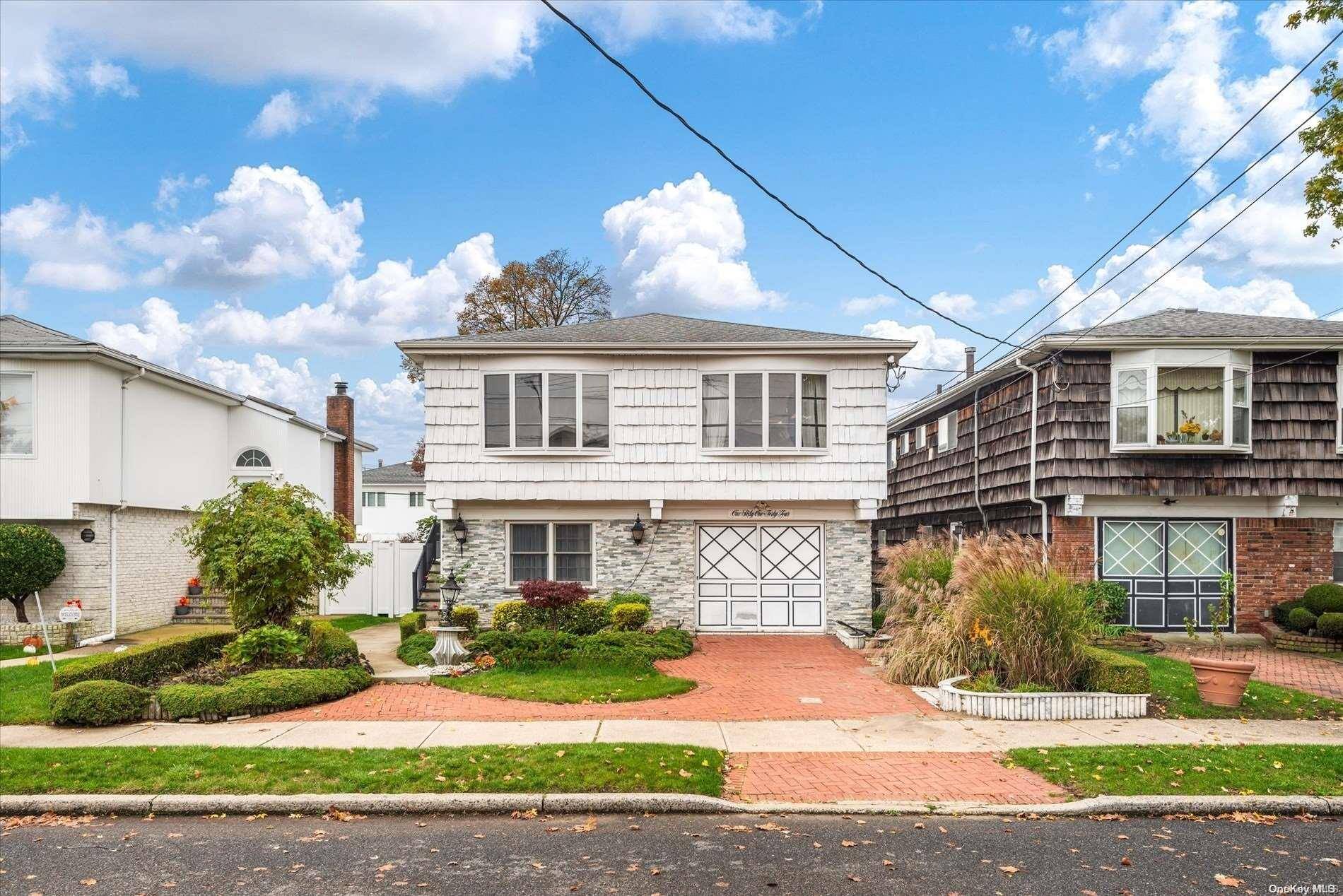 Howard Beach, NY 11414,161-44 87th ST